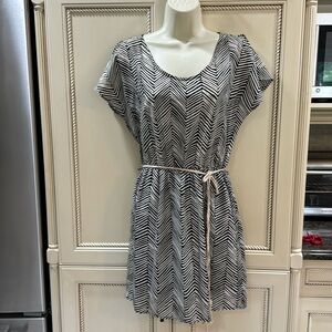 Aqua Bloomingdales Black & White Tie Waist Dress Size Small